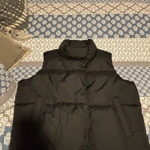 Old Navy Women's Black Puffer Vest